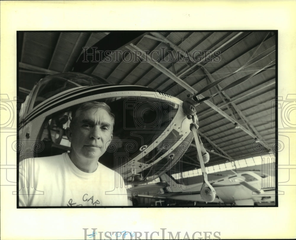 1995 Press Photo Pilot Allen Campbell, director of Air Care International - Historic Images
