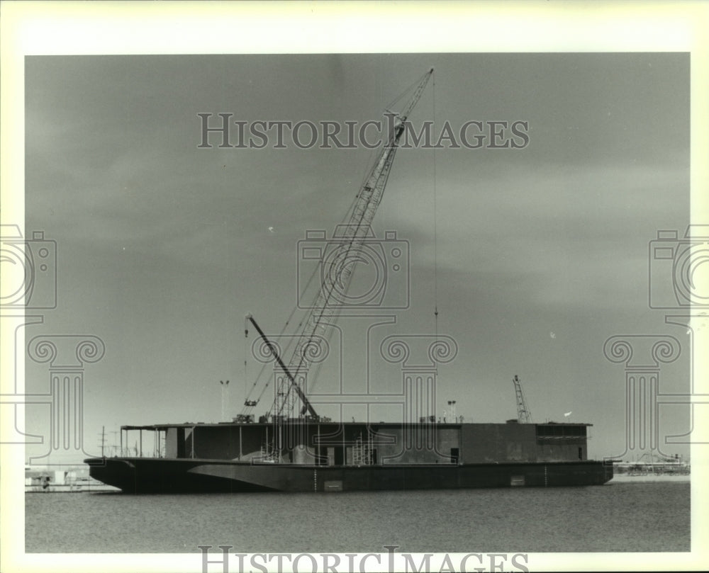 1994 Press Photo The new gambling boat, &quot;casino&quot; arrives in Chalmette - Historic Images