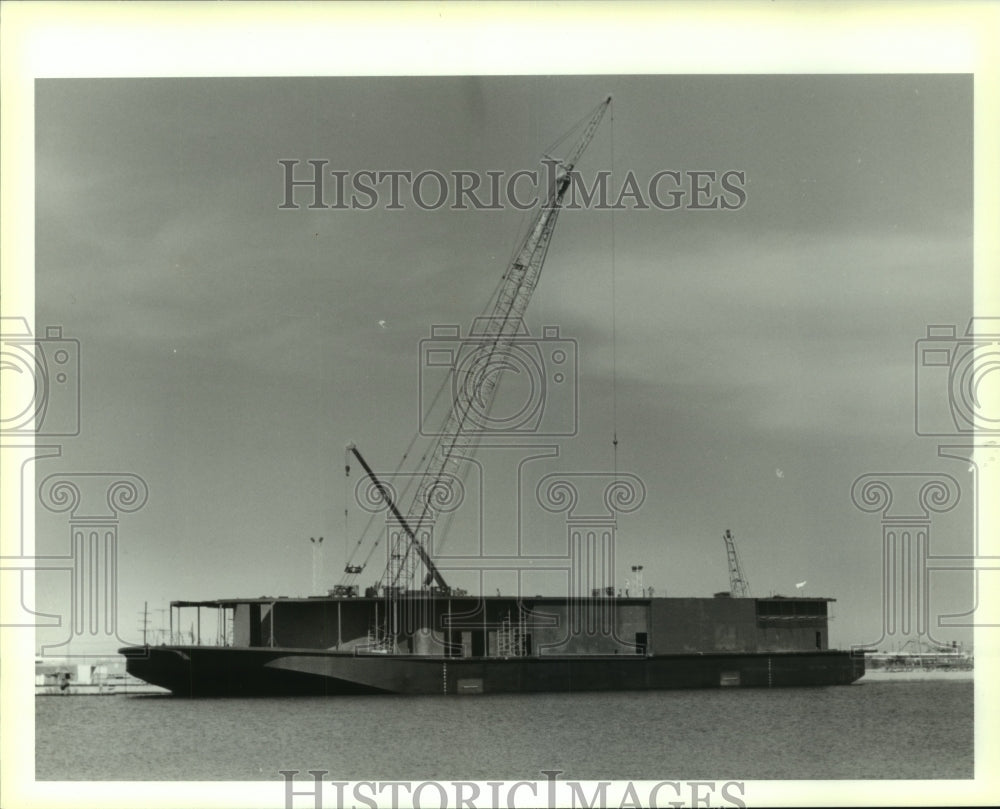 1994 Press Photo The new gambling boat, "casino" arrives in Chalmette - Historic Images