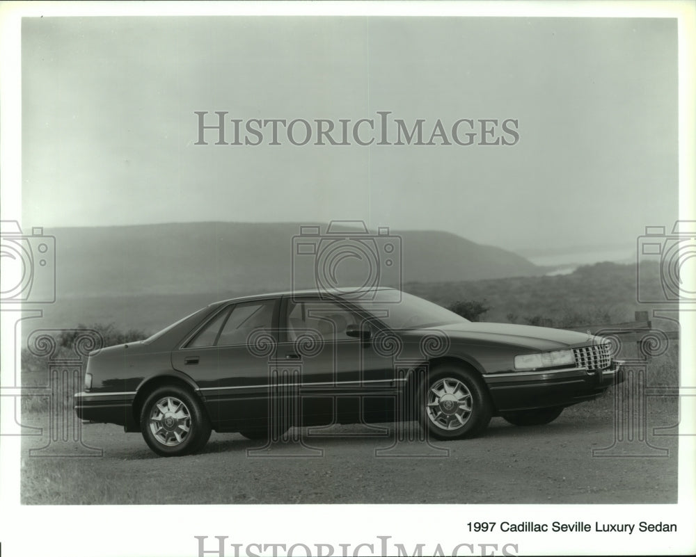 Press Photo A 1997 four-door Cadillac Seville Luxury Sedan automobile - Historic Images