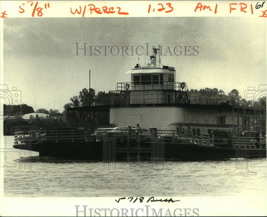 1989 Press Photo The Belle Chasse Ferry crosses the Mississippi River - Historic Images