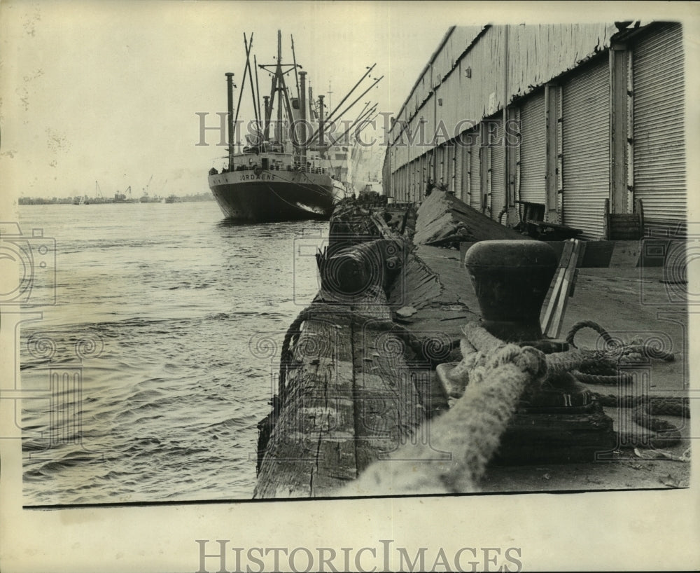 1974 Press Photo Damage to Celeste Street Wharf near New Orleans, Louisiana- Historic Images