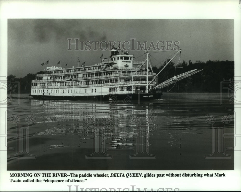 Press Photo The paddle wheeler, Delta Queen glides smoothly on the river waters - Historic Images