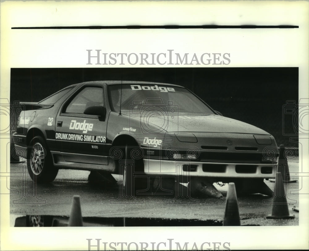 1990 Press Photo A students puts a Drunk driving simulator car through its paces - Historic Images