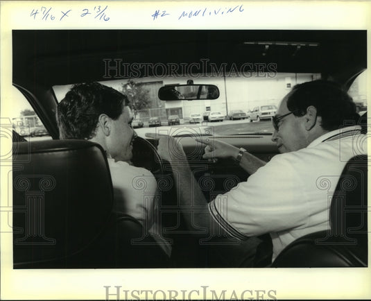 1989 Press Photo Driver's Ed. student Chris Miller gets driving instructions - Historic Images