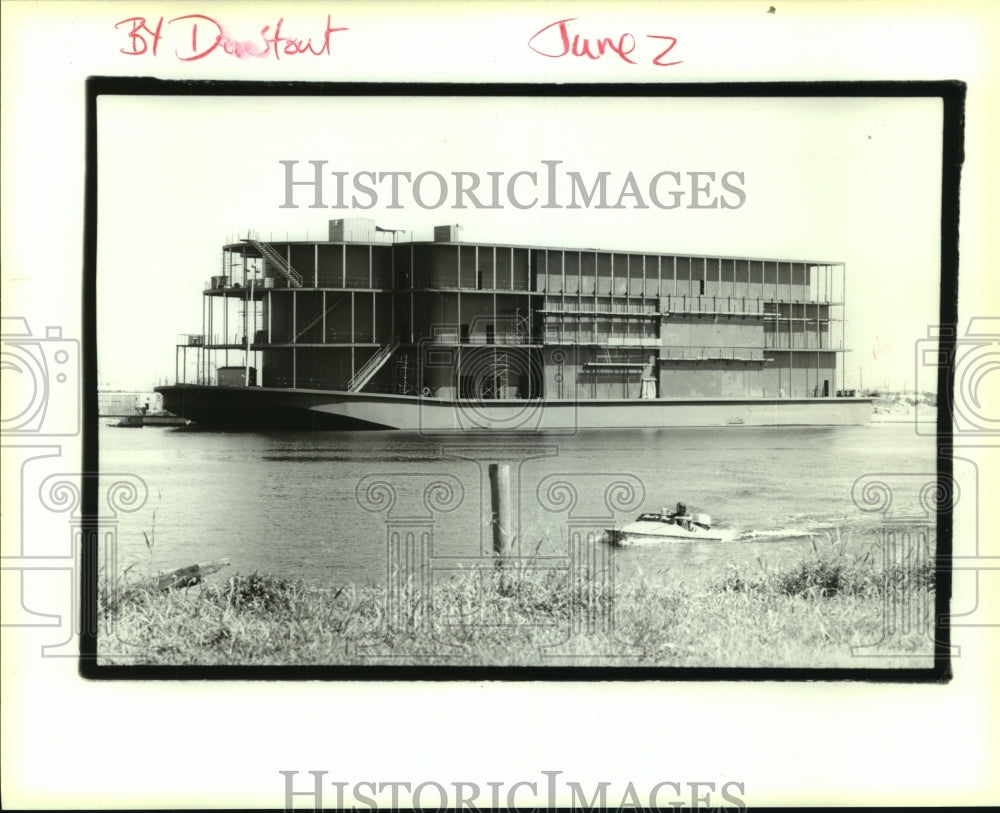 1995 Press Photo The Circus Circus casino boat under construction in Chalmette - Historic Images