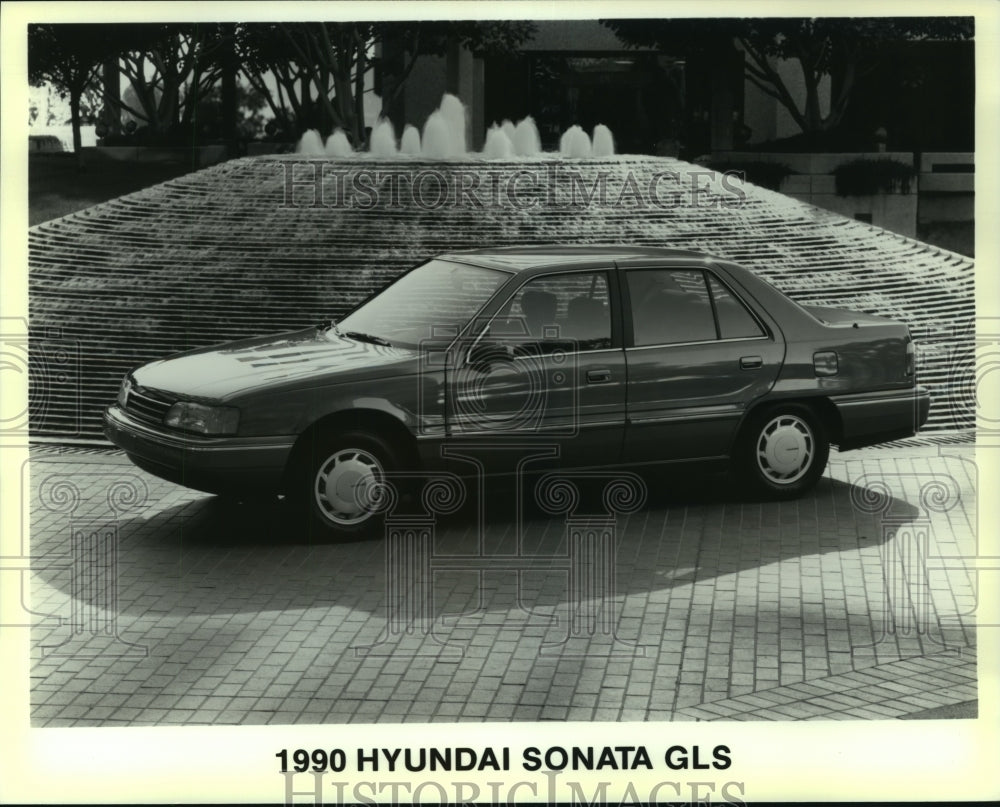 1989 Press Photo The new 1990 four-door Hyundai Sonata GLS - Historic Images