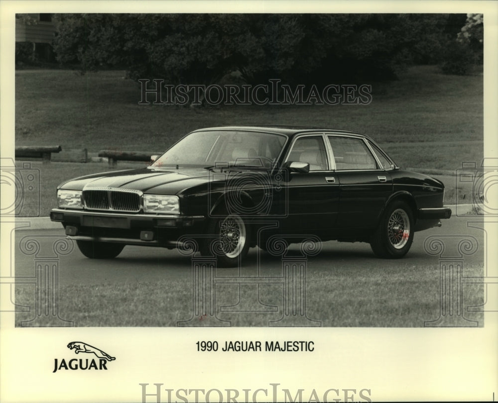 1989 Press Photo The new 1990 four-door Jaguar Majestic automobile - Historic Images
