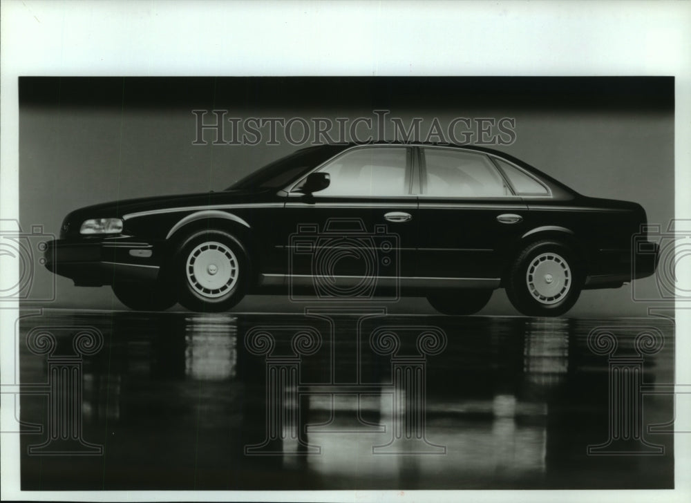 1989 Press Photo The new four-door Nissan Infiniti Q45 automobile - Historic Images