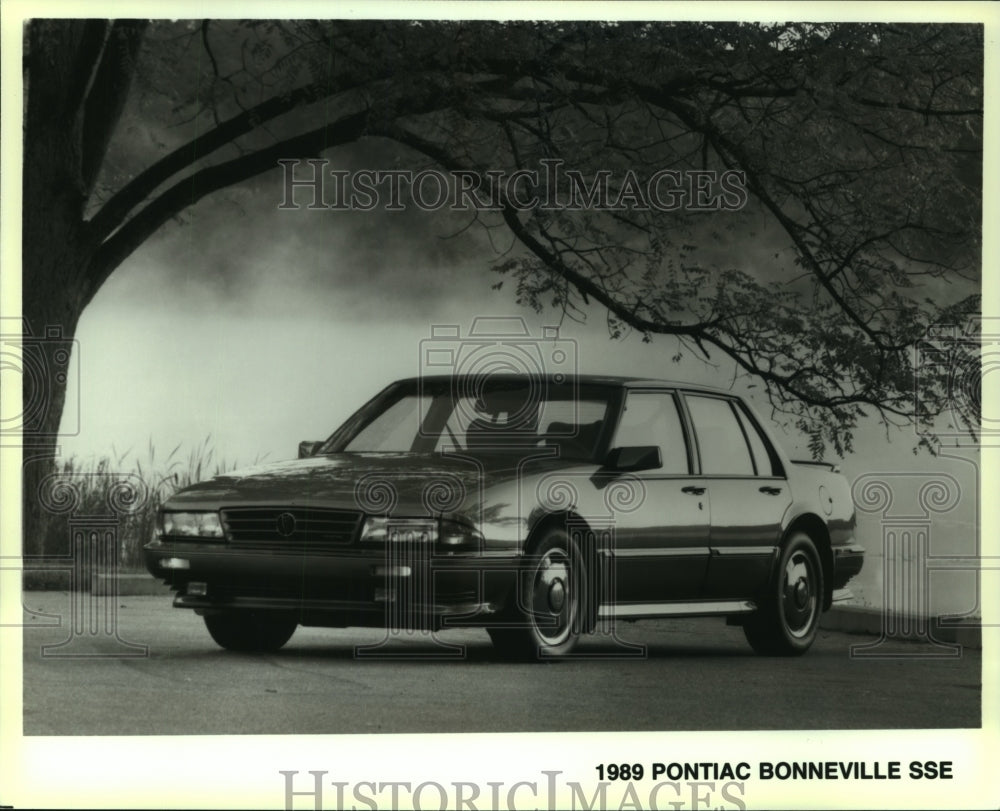 1989 Press Photo The new 1989 four-door Pontiac Bonneville SSE automobile - Historic Images