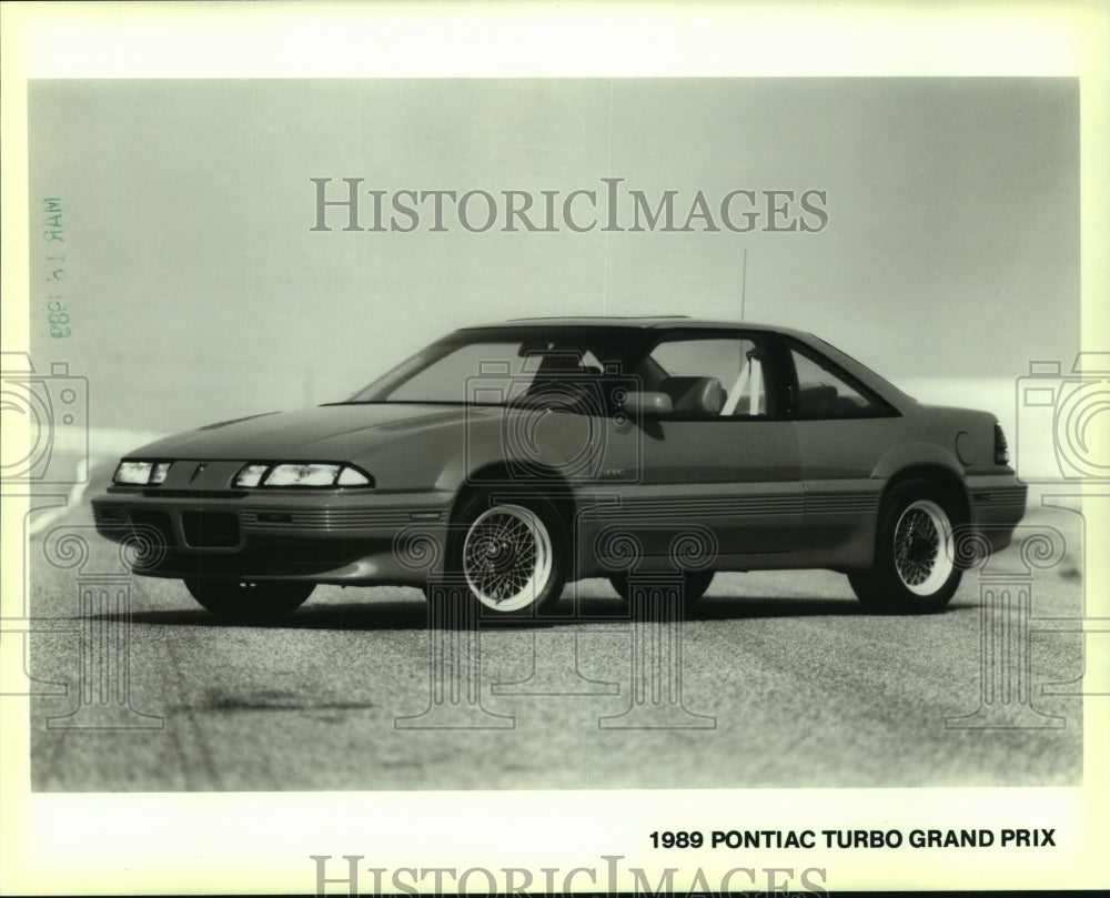 1989 Press Photo The new 1989 two-door Pontiac Turbo Grand Prix automobile - Historic Images