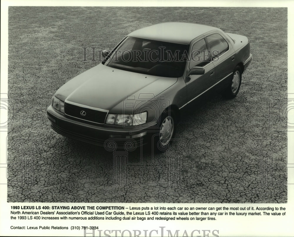 1993 Press Photo The new 1993 four-door Lexus LS 400 on display - Historic Images