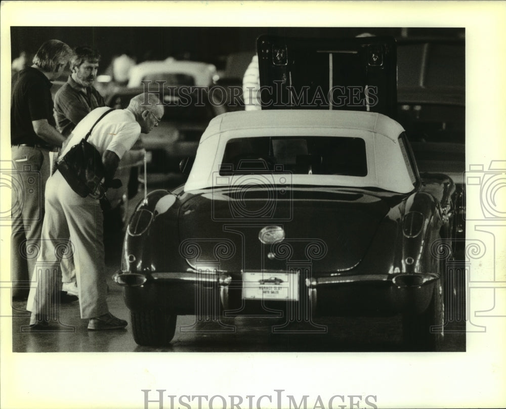 1988 Press Photo Cars are admired at the Deep South Collector Car Show &amp; Auction - Historic Images