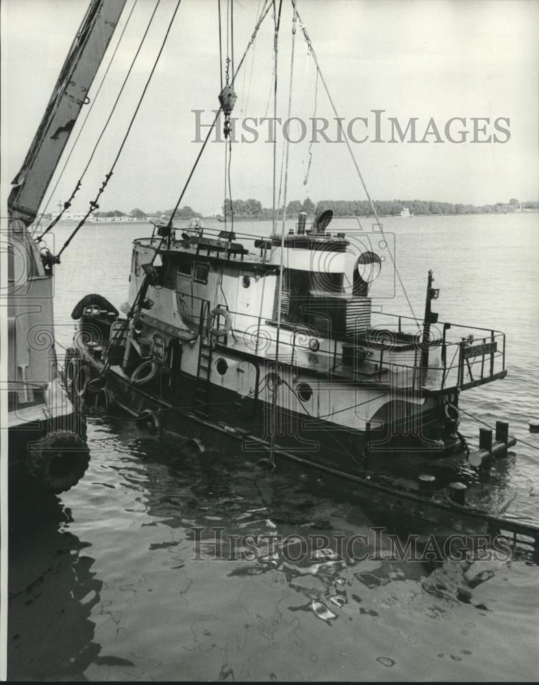 1976 Press Photo Elizabeth S. Tugboat in the Water - not04381- Historic Images