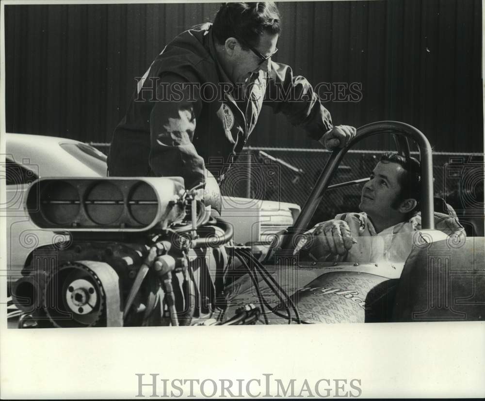 1969 Press Photo Drag Race Car Builder And Driver Confer Prior To Race- Historic Images