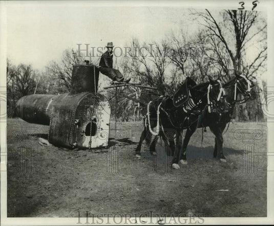 1917 Press Photo L.J. Denny's team hitched to oil field boiler. - not06878- Historic Images