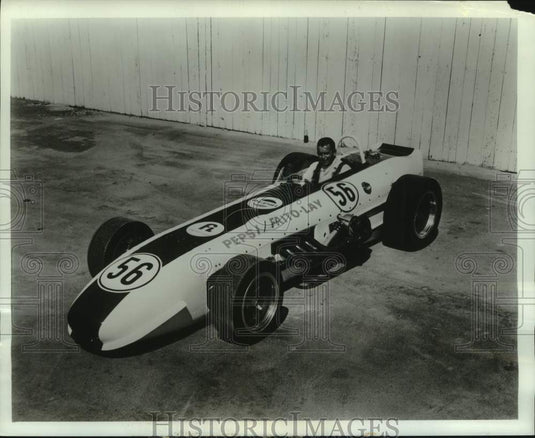 1968 Press Photo Race driver Jim Hurtubise sits in his Pepsi/Frito-Lay Special - Historic Images