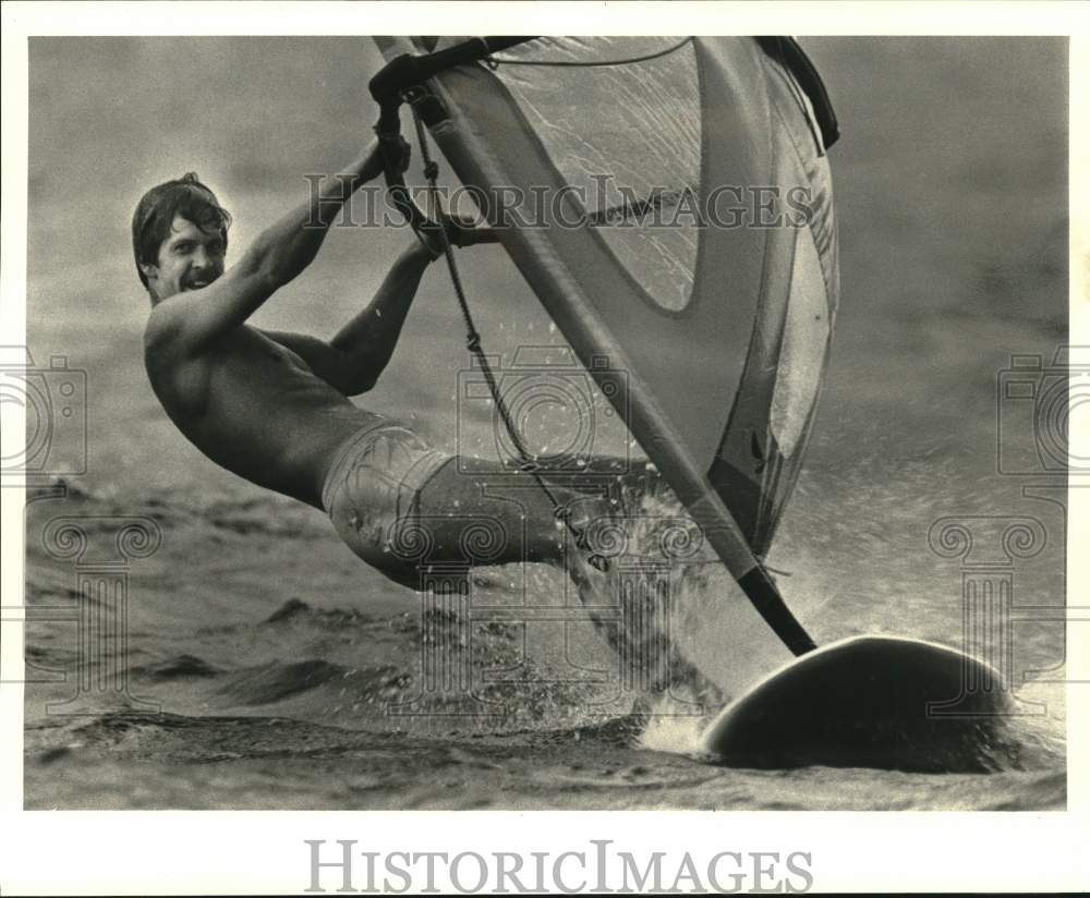 1984 Press Photo Craig Kautson glides his windsurfer on Lake Pontchartrain- Historic Images