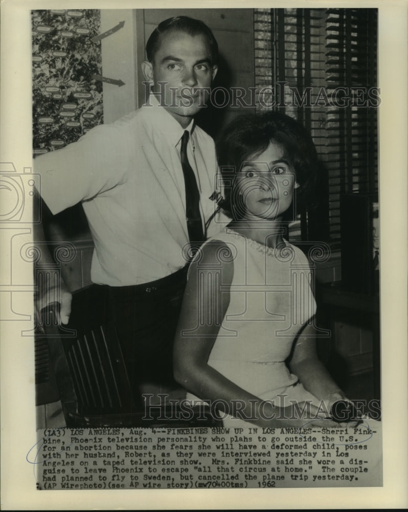 1962 Press Photo Sherri &amp; Robert Finkbine in Los Angeles for a taped TV show - Historic Images