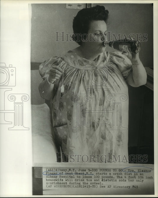 1963 Press Photo Eleanor Fingar on crash diet with only tea & dietetic soda-Historic Images