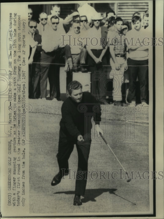 1967 Press Photo Roy Floyd charges with finger snapping gesture - now00574 - Historic Images