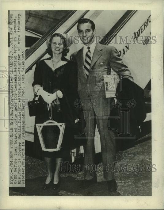 1947 Mr. & Mrs. William Ford board plane for wedding trip to Bermuda - Historic Images