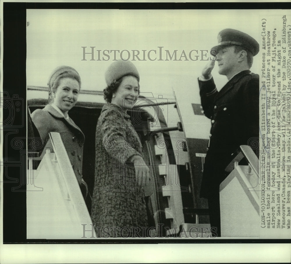 1970 Queen II &amp; Princess Anne board jetliner at Heathrow - Historic Images