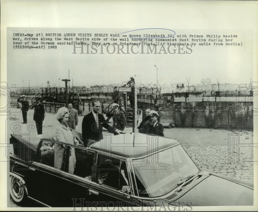 1965 Queen Elizabeth &amp; Prince Philip stop to look at Berlin Wall - Historic Images