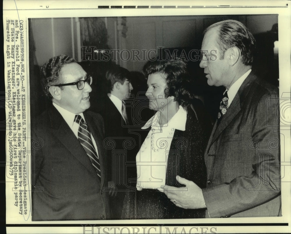 1973 Press Photo Mr. &amp; Mrs. Gerald Ford welcomed to State Dept. by Kissinger-Historic Images