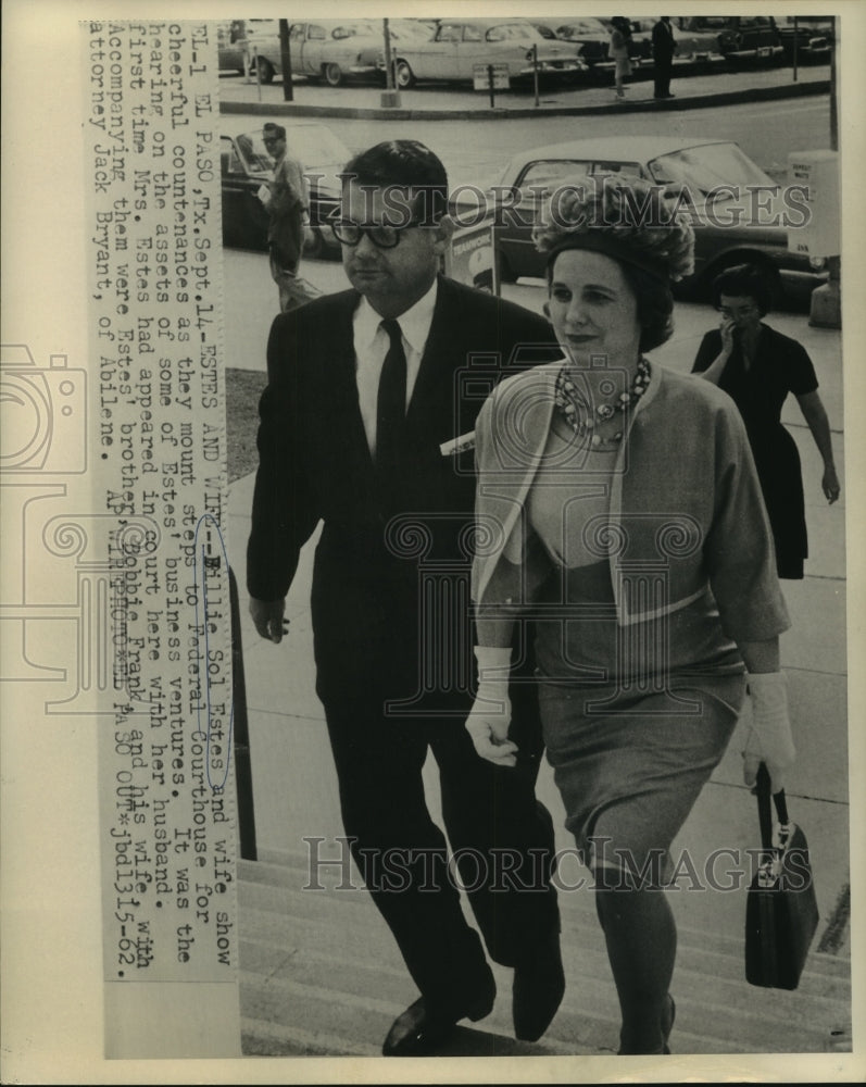 1962 Mr. &amp; Mrs. Billie Sol Estes enter Federal Courthouse - Historic Images