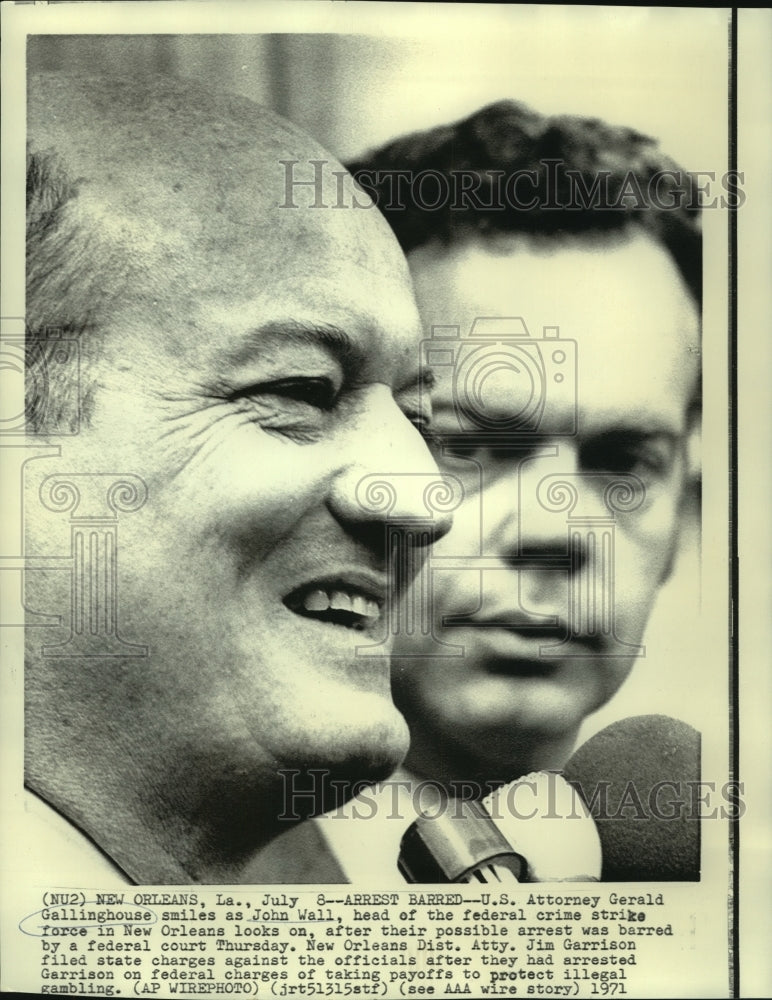 1971 U.S. Attorney Gerald Gallinghouse &amp; John Wall with newsmen - Historic Images