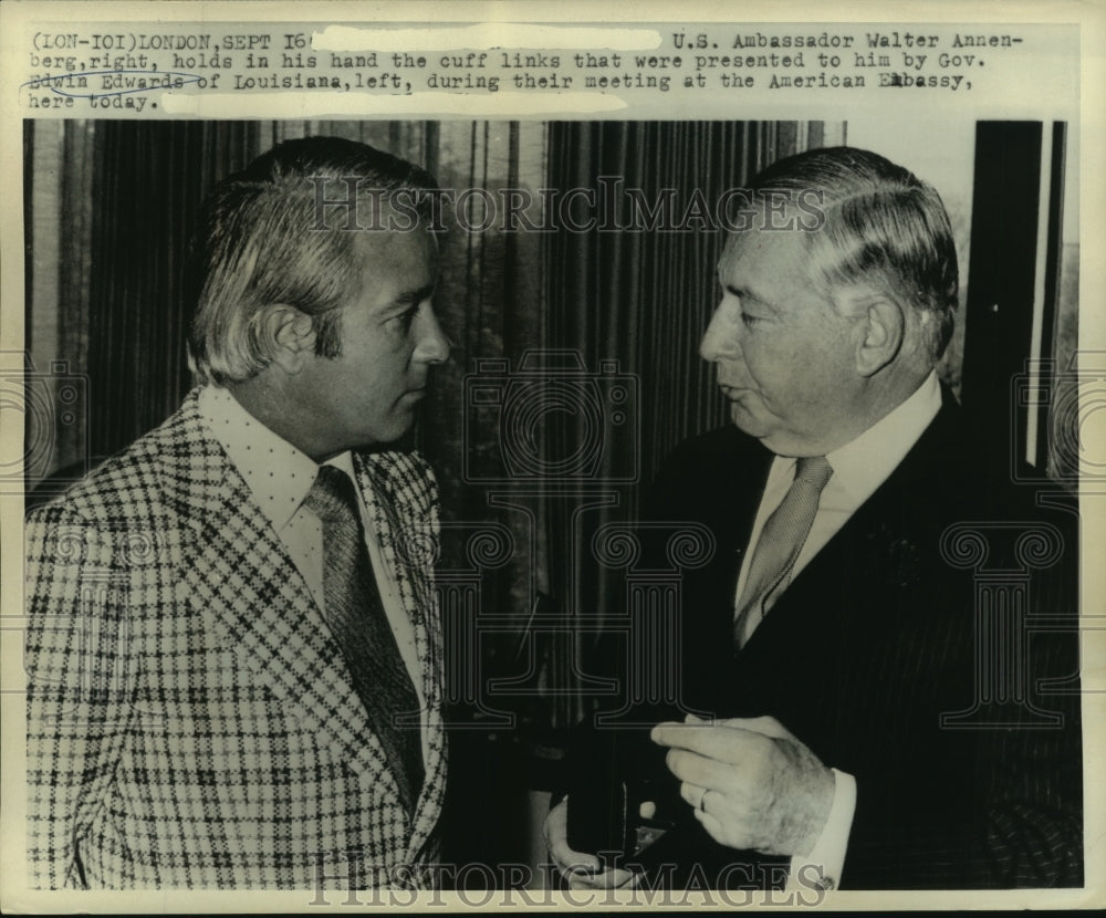 1974 Gov. Edwards presented cuff links to Ambassador Annenberg - Historic Images