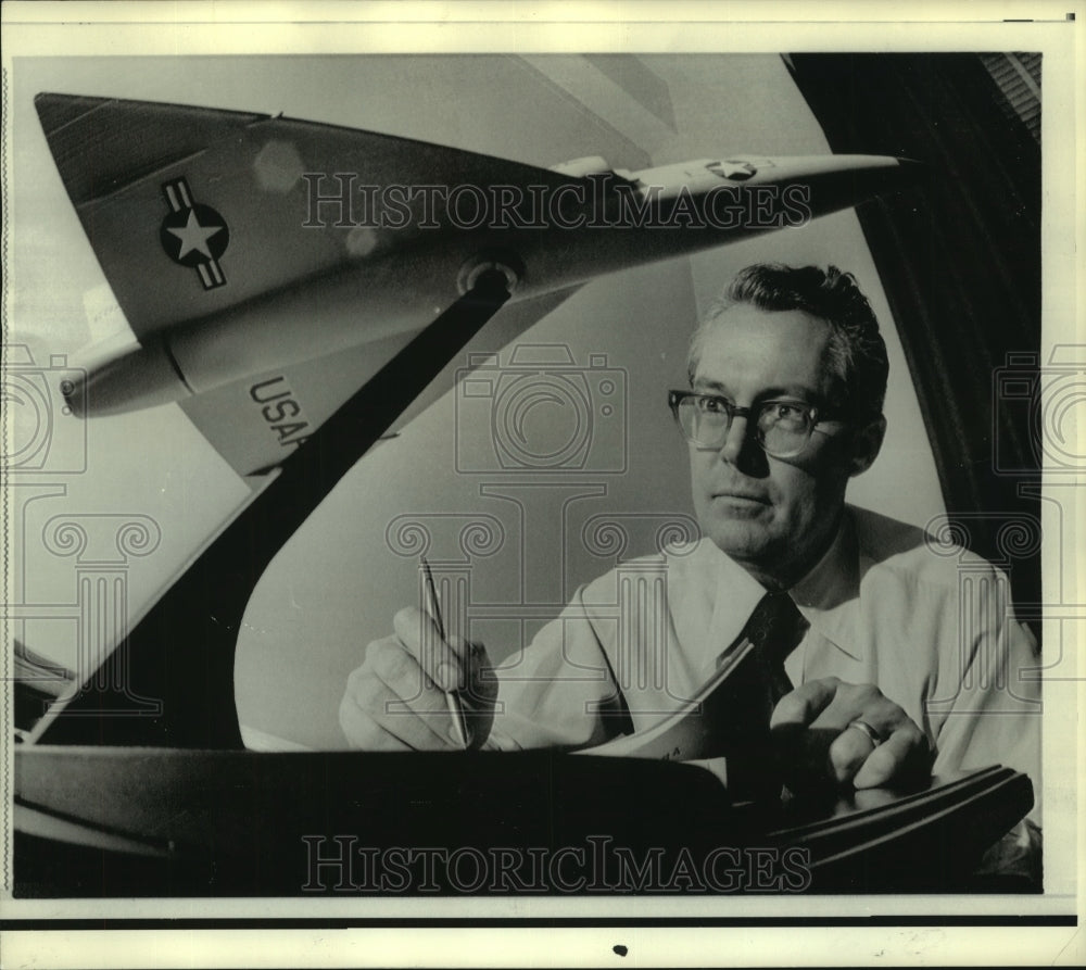 1973 Ernest Fitzgerald, Pentagon cost analyst, with F106 model plane - Historic Images