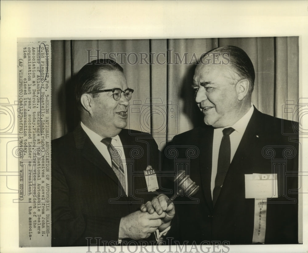 1964 Gavel passed from Lander to Flandro at Automobile Dealers event - Historic Images