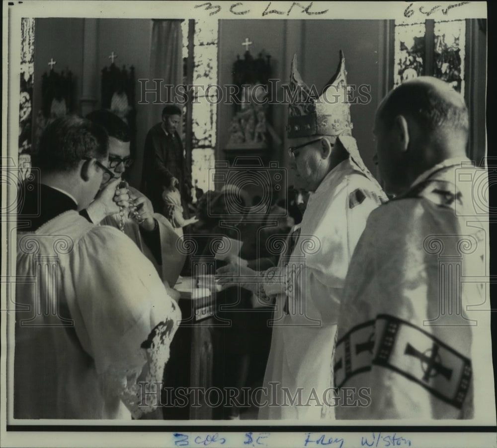 1967 Press Photo Bishop Gerard Frey installed as Bishop in Savannah, Georgia. - Historic Images