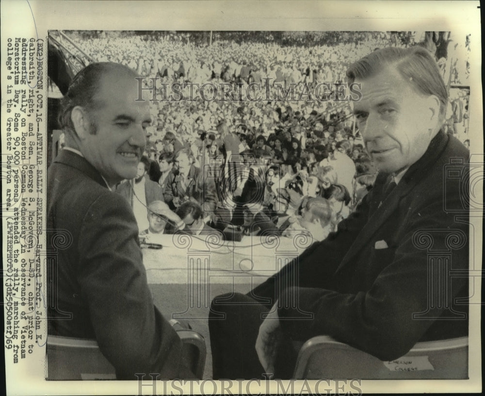 1969 John Galbraith &amp; Sen. McGovern at Boston rally - Historic Images