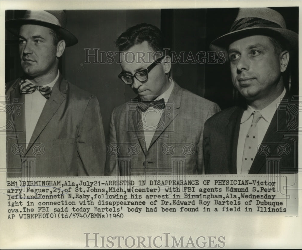 1960 Victor Feguer with FBI agents after arrest in Birmingham, AL - Historic Images