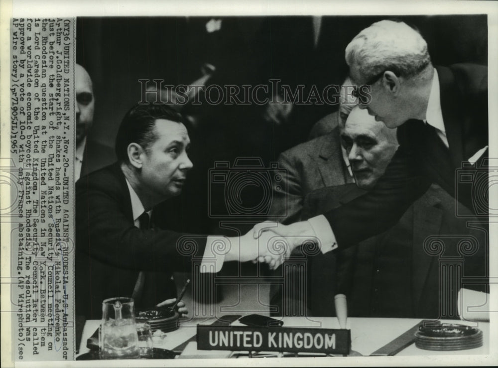 1965 U.S. Ambassador Goldberg &amp; Russia&#39;s Fedorenko shake hands - Historic Images