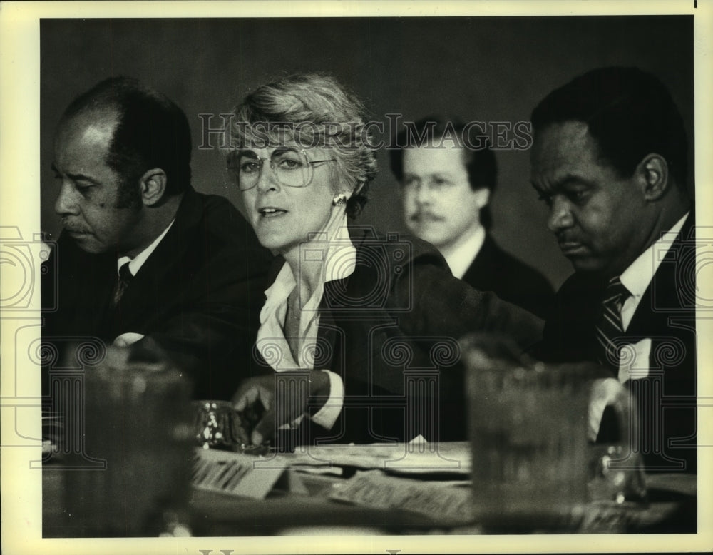 1984 Rep. Ferraro &amp; others at Democratic National Committee meeting - Historic Images