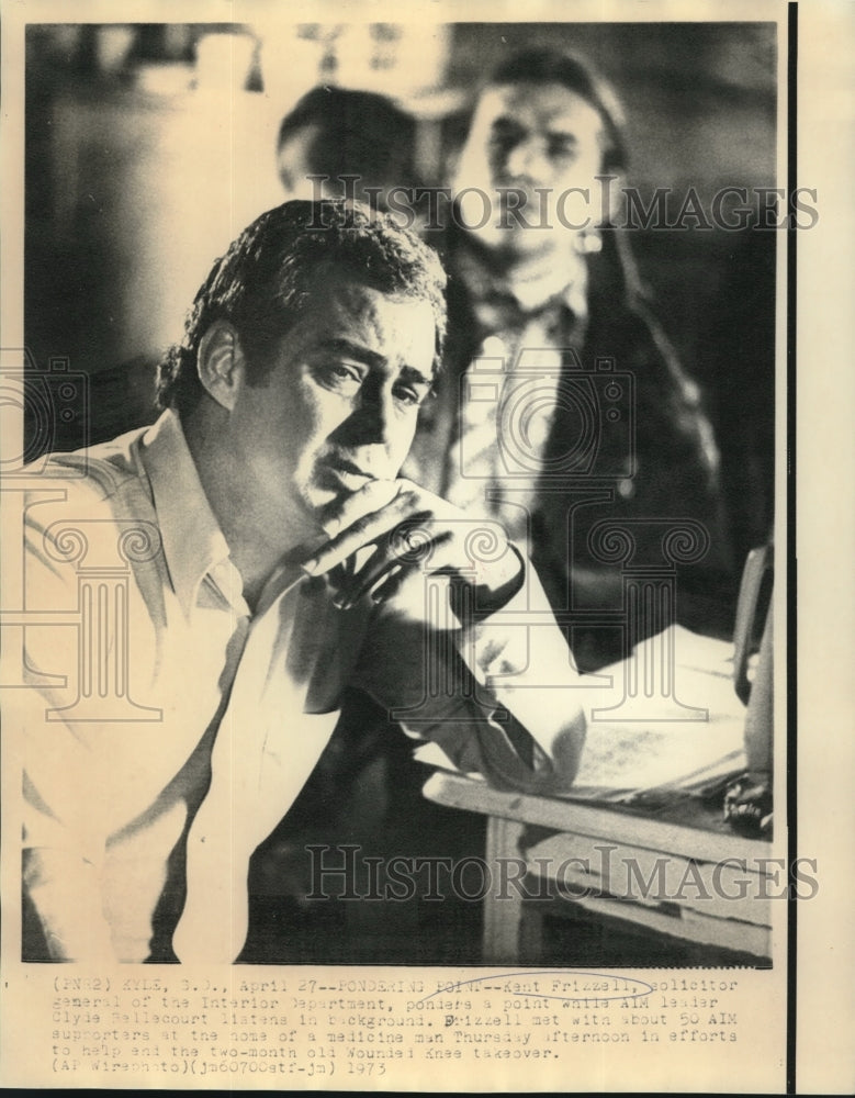 1973 Press Photo Solicitor General of Interior Dept. Kent Frizzel with another - Historic Images