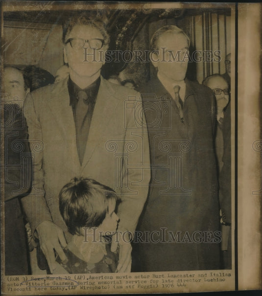1976 Burt Lancaster & Vittorio Gassman at Luchino Visconti funeral - Historic Images