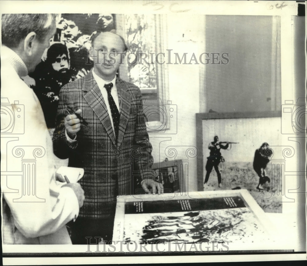1972 Tuvia Friedman with newsman at Haifa Documentation Center - Historic Images