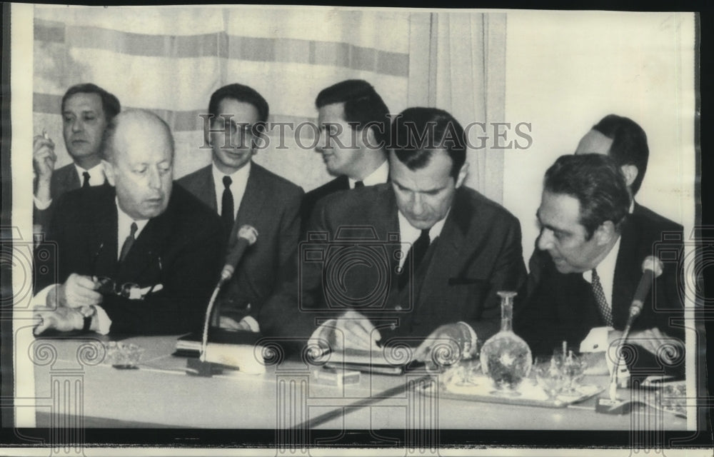 1968 Press Photo Secretary General Foccart &amp; others met in Paris over the franc-Historic Images