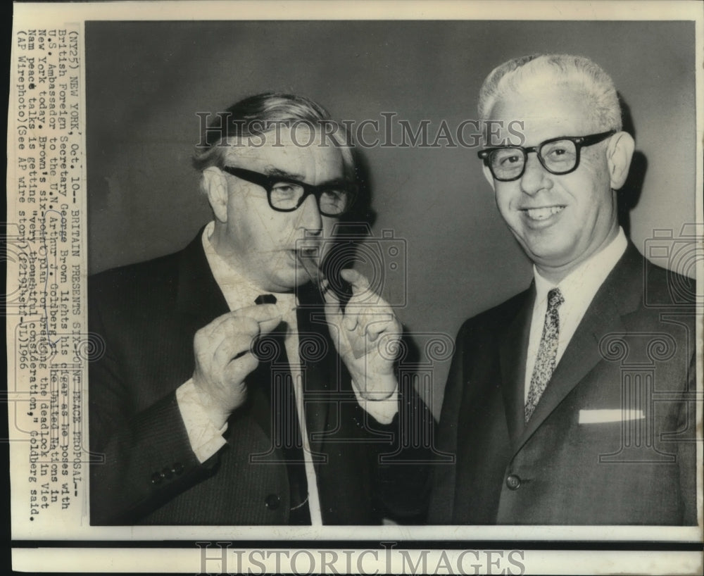 1966 Press Photo Britain&#39;s George Brown, with cigar, &amp; Arthur Goldberg at U.N.-Historic Images