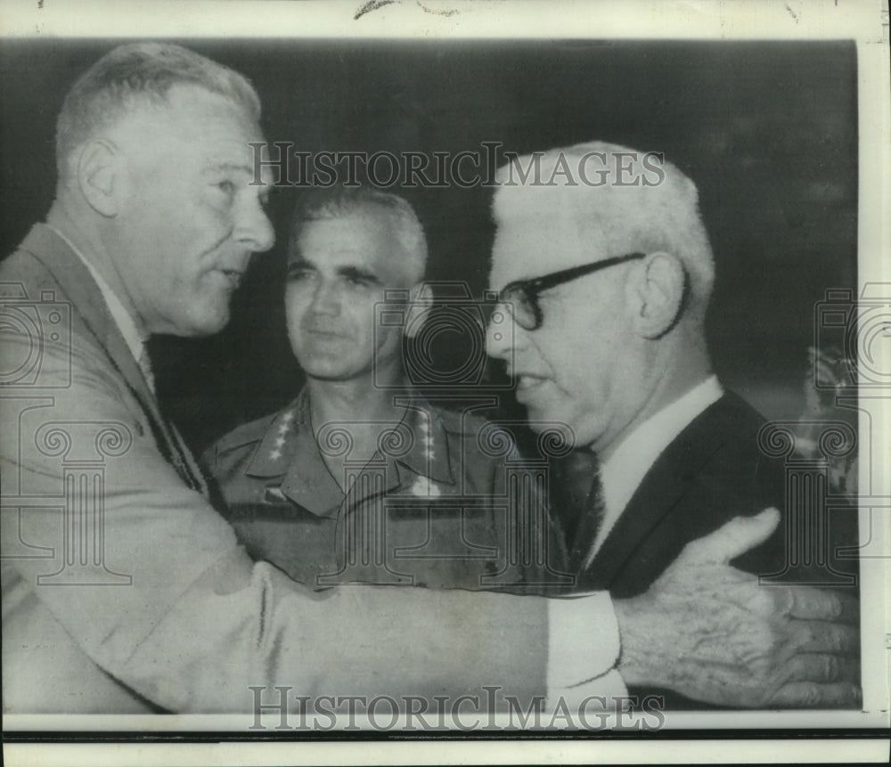 1967 Press Photo Ambassadors Goldbberg and Lodge with Westmoreland in Saigon-Historic Images