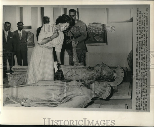 1959 Greek Queen Frederika looks over bronze classic Greek statutes - Historic Images