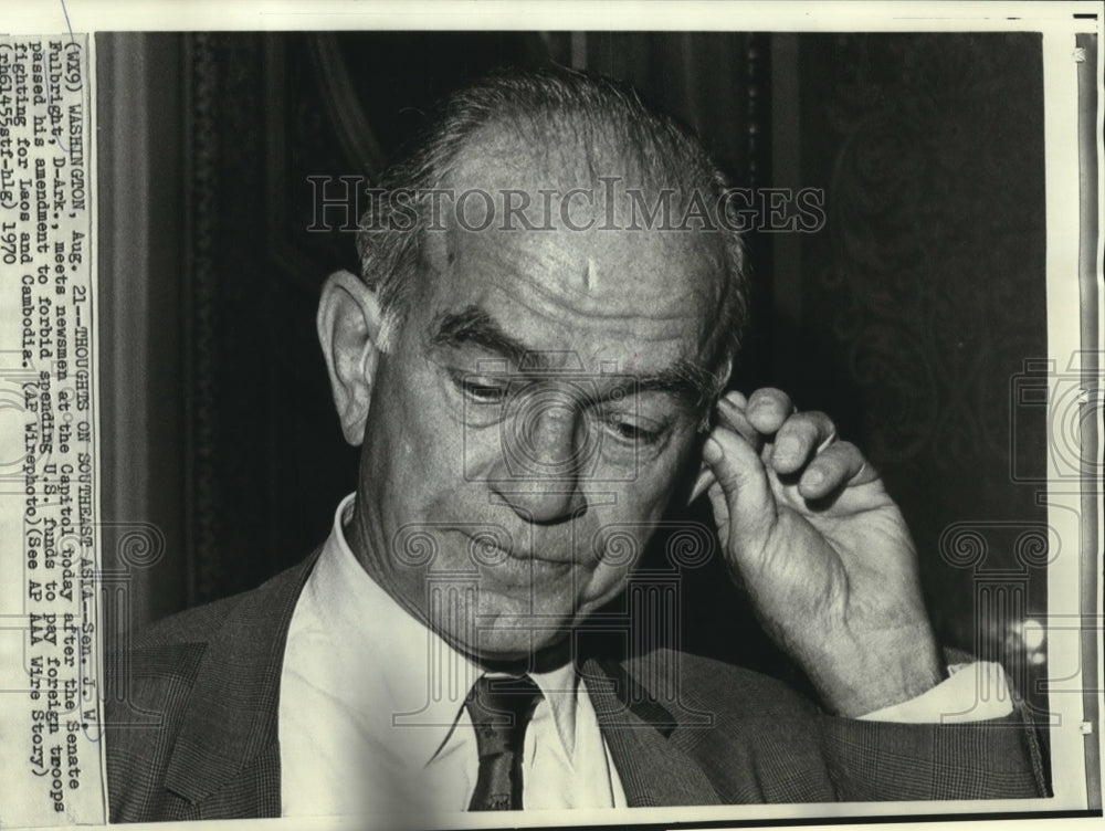1970 Press Photo Senator J.W. Fulbright at Capitol Hill news conference-Historic Images