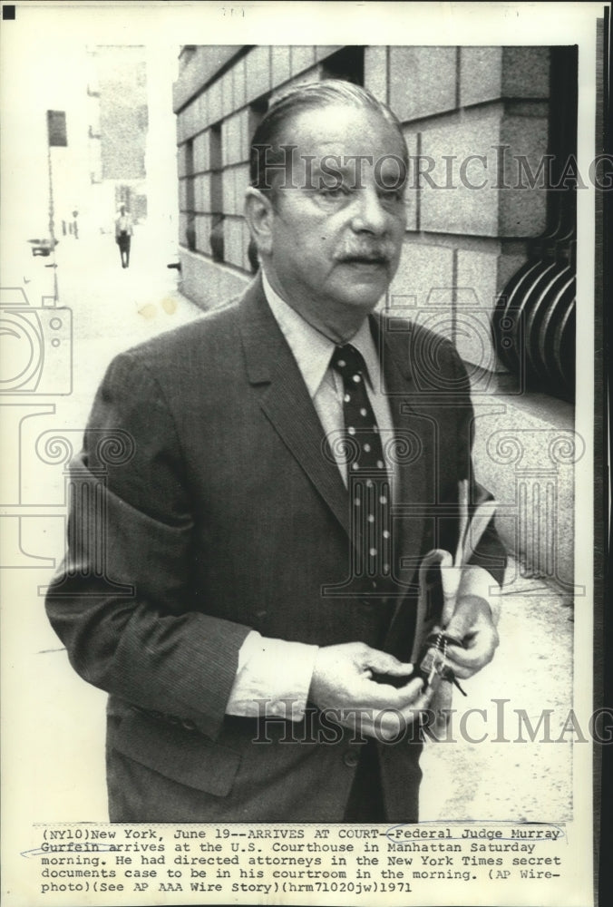1971 Federal Judge Murray Gurfein arrives at Manhattan&#39;s US Court - Historic Images