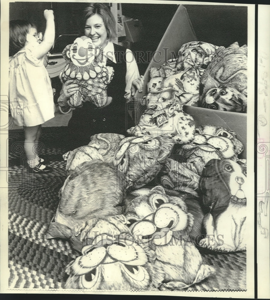 1971 Mrs. Dian Guy &amp; daughter pack pillows for Vietnam orphanage. - Historic Images