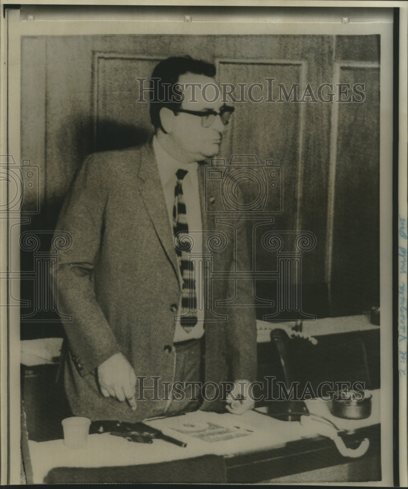 1966 Ramon Echegaray pulls out pistol at Venezuela Congress - Historic Images